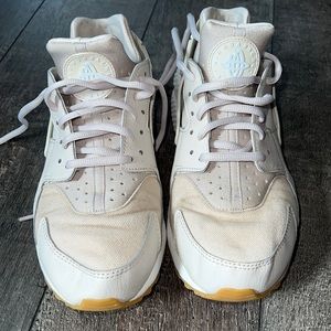 Nike air huarache size 9 gently used